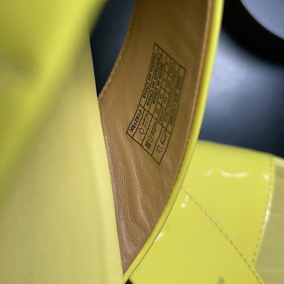 UGGs sandals, size 8 brand new - Picture 7 of 9